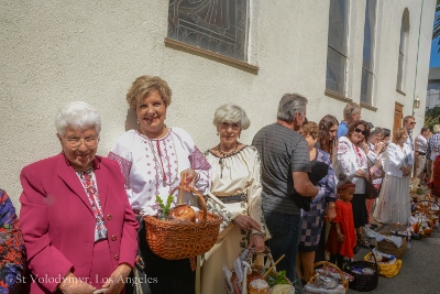 Утреня Пасхи і освячення великодних кошиків. Парафіяльний святковий сніданок