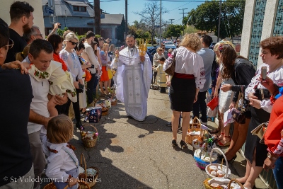 Утреня Пасхи і освячення великодних кошиків. Парафіяльний святковий сніданок