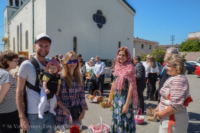 Утреня Пасхи і освячення великодних кошиків. Парафіяльний святковий сніданок