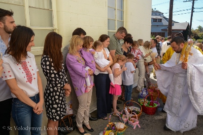 Утреня Пасхи і освячення великодних кошиків. Парафіяльний святковий сніданок