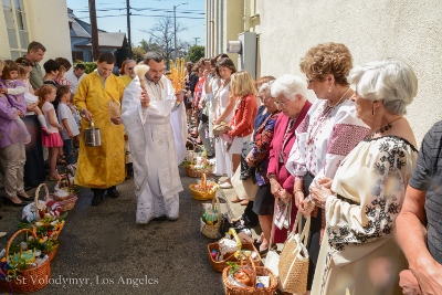 Утреня Пасхи і освячення великодних кошиків. Парафіяльний святковий сніданок