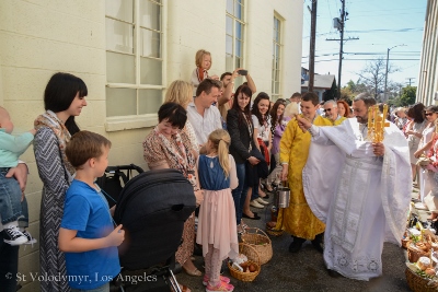 Утреня Пасхи і освячення великодних кошиків. Парафіяльний святковий сніданок