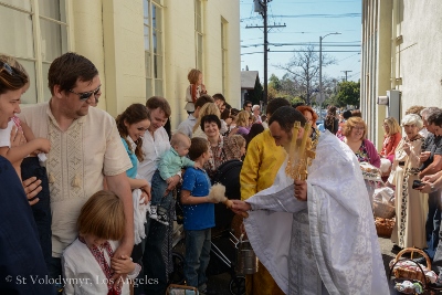 Утреня Пасхи і освячення великодних кошиків. Парафіяльний святковий сніданок