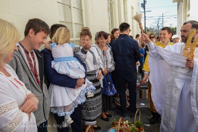 Утреня Пасхи і освячення великодних кошиків. Парафіяльний святковий сніданок