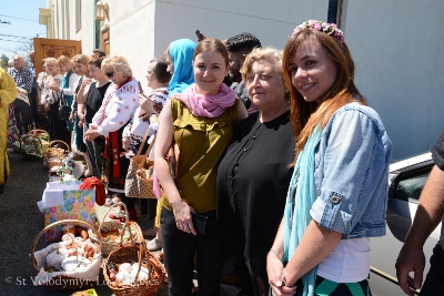 Утреня Пасхи і освячення великодних кошиків. Парафіяльний святковий сніданок