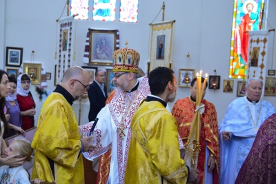 Greeting his Eminence Archbishop Daniel in St. Andrews church LA