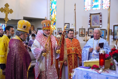 Greeting his Eminence Archbishop Daniel in St. Andrews church LA