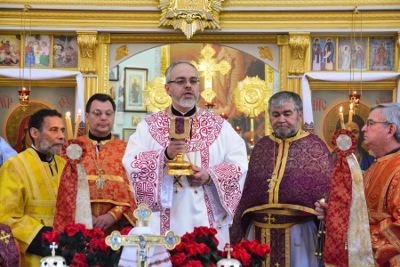 Greeting his Eminence Archbishop Daniel in St. Andrews church LA