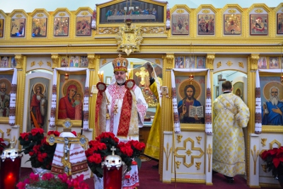 Greeting his Eminence Archbishop Daniel in St. Andrews church LA