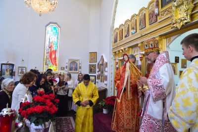 Greeting his Eminence Archbishop Daniel in St. Andrews church LA