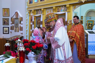 Greeting his Eminence Archbishop Daniel in St. Andrews church LA