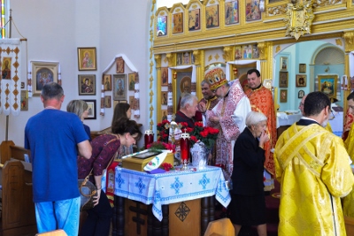 Greeting his Eminence Archbishop Daniel in St. Andrews church LA