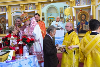 Greeting his Eminence Archbishop Daniel in St. Andrews church LA