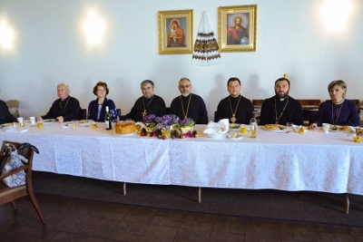 Greeting his Eminence Archbishop Daniel in St. Andrews church LA