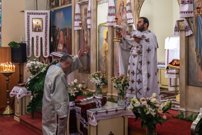 Утреня Пасхи і освячення великодних кошиків.