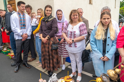 Утреня Пасхи і освячення великодних кошиків.