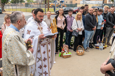 Утреня Пасхи і освячення великодних кошиків.