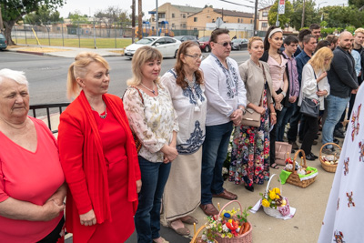 Утреня Пасхи і освячення великодних кошиків.