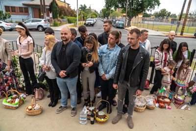 Утреня Пасхи і освячення великодних кошиків.