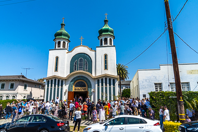 Утреня Пасхи і освячення великодних кошиків.