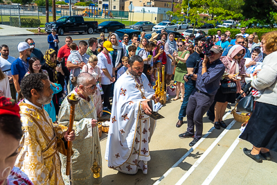 Утреня Пасхи і освячення великодних кошиків.