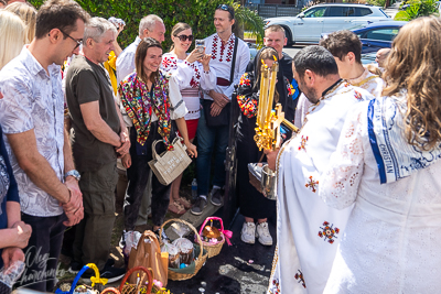 Утреня Пасхи і освячення великодних кошиків.