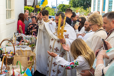 Утреня Пасхи і освячення великодних кошиків.