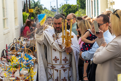 Утреня Пасхи і освячення великодних кошиків.