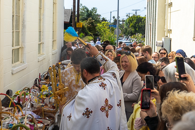 Утреня Пасхи і освячення великодних кошиків.