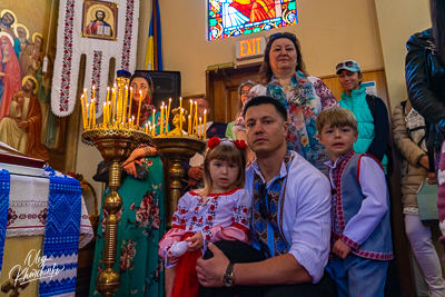 Утреня Пасхи і освячення великодних кошиків.