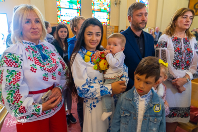 Утреня Пасхи і освячення великодних кошиків.