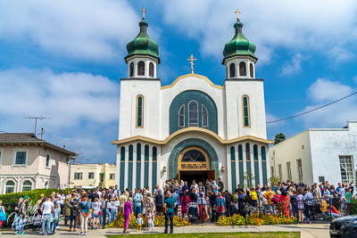 Утреня Пасхи і освячення великодних кошиків.