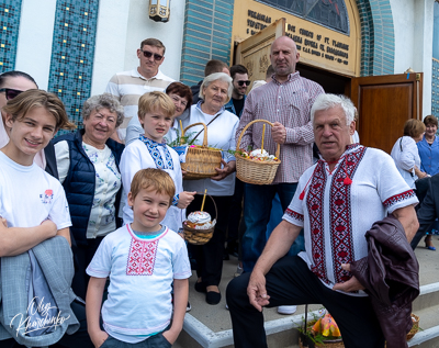 Утреня Пасхи і освячення великодних кошиків.