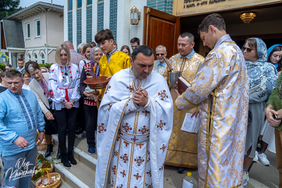 Утреня Пасхи і освячення великодних кошиків.