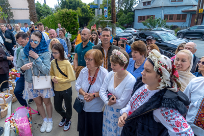 Утреня Пасхи і освячення великодних кошиків.