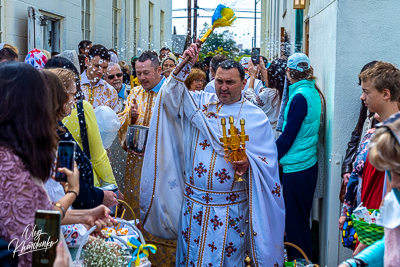 Утреня Пасхи і освячення великодних кошиків.