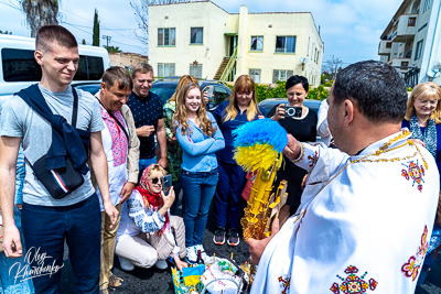 Утреня Пасхи і освячення великодних кошиків.