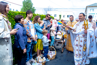 Утреня Пасхи і освячення великодних кошиків.