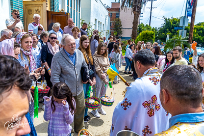 Утреня Пасхи і освячення великодних кошиків.