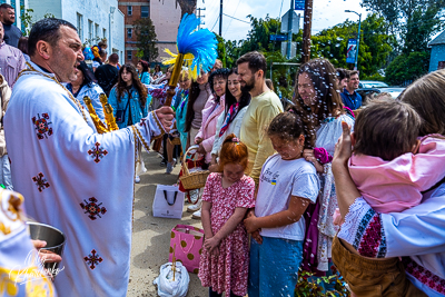 Утреня Пасхи і освячення великодних кошиків.