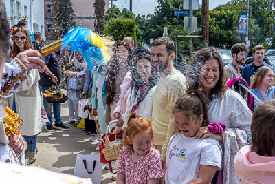 Утреня Пасхи і освячення великодних кошиків.