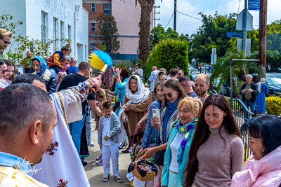 Утреня Пасхи і освячення великодних кошиків.