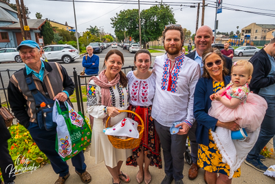 Утреня Пасхи і освячення великодних кошиків.