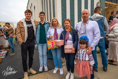 Утреня Пасхи і освячення великодних кошиків.