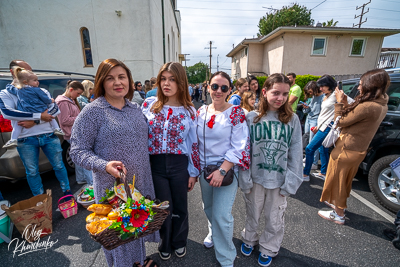 Утреня Пасхи і освячення великодних кошиків.