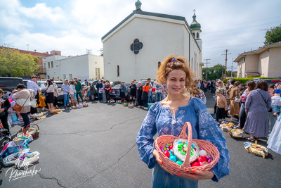 Утреня Пасхи і освячення великодних кошиків.