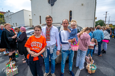 Утреня Пасхи і освячення великодних кошиків.