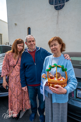 Утреня Пасхи і освячення великодних кошиків.