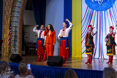 Celebrating the 32th anniversary of Ukrainian Independence.  Festive concert in Ukrainian Cultural Center.