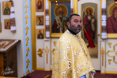 Greeting His Eminence Archbishop Daniel in St. Andrews church LA